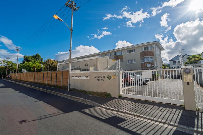 1 Bedroom Property for Sale in Kenilworth Western Cape